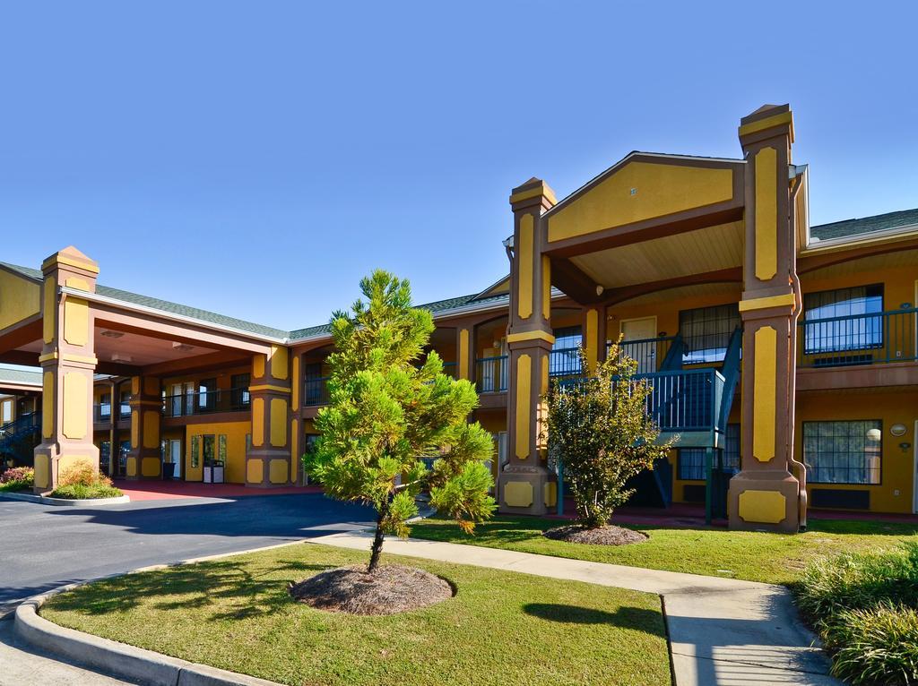 Peach State Inn & Suites Hawkinsville Exterior photo