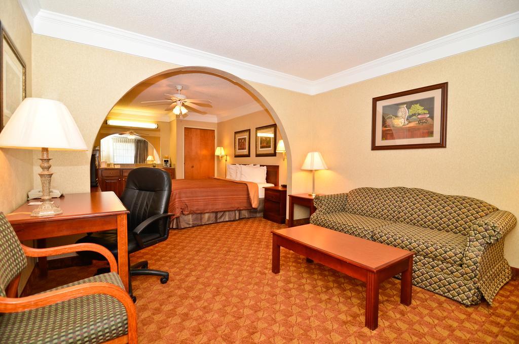Peach State Inn & Suites Hawkinsville Exterior photo