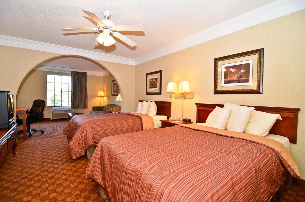 Peach State Inn & Suites Hawkinsville Exterior photo