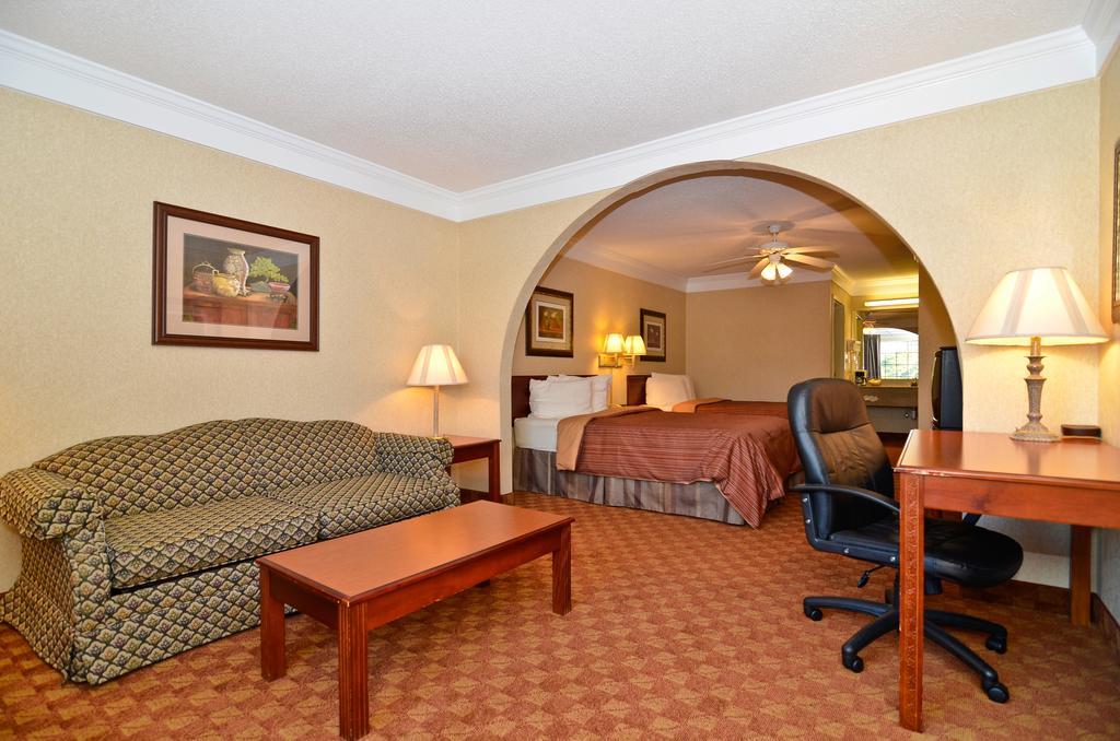 Peach State Inn & Suites Hawkinsville Exterior photo