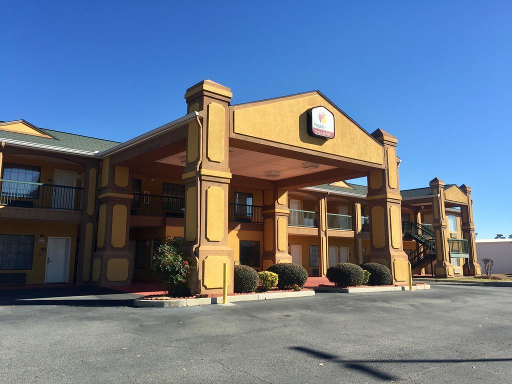 Peach State Inn & Suites Hawkinsville Exterior photo
